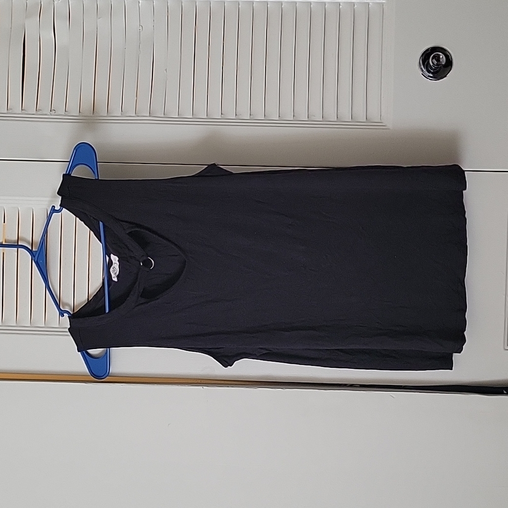Maurice's black tank top